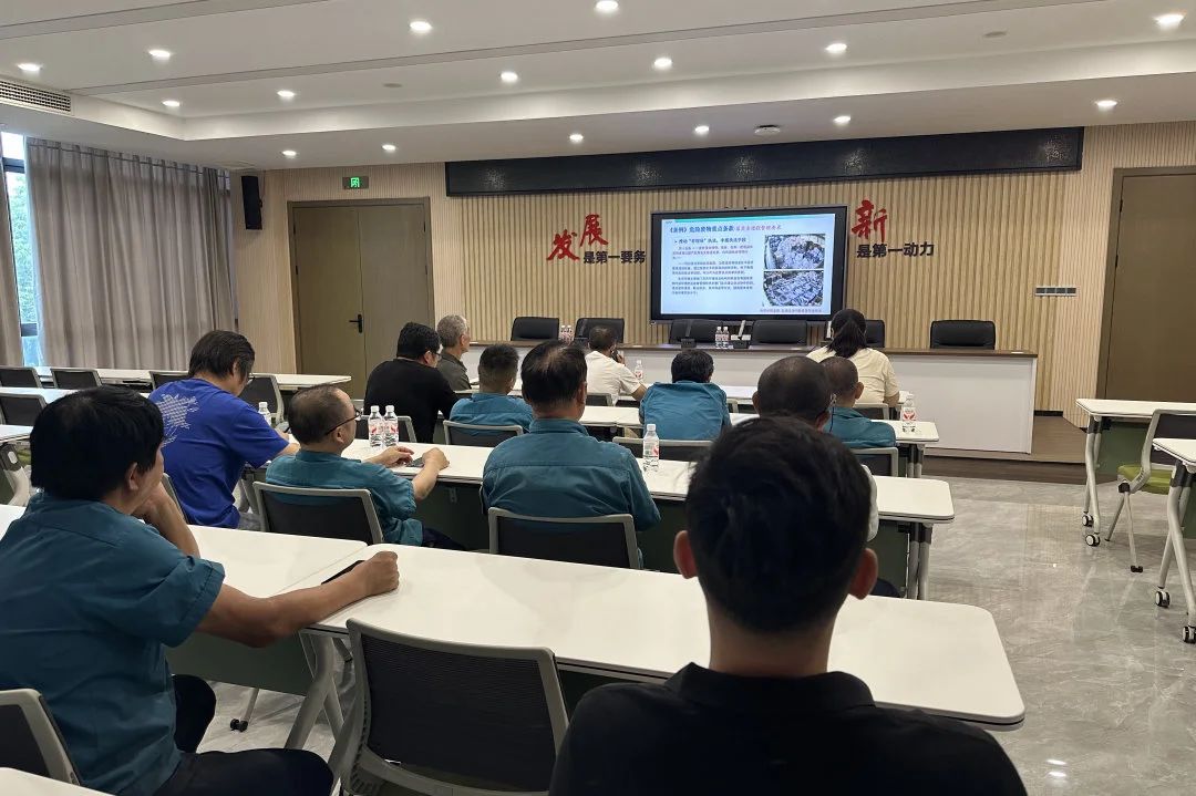 Changshu Polyester, ümumi sənaye qatı tullantıları üçün standart ekoloji idarəetmə siyasətinin əsas bəndlərinin təfərrüatına dair təlimdə iştirak etdi